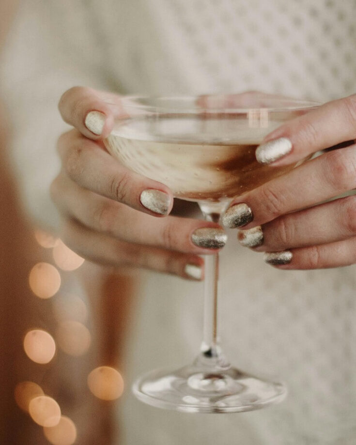 gold nails for christmas