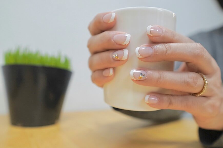 minimalist french tip