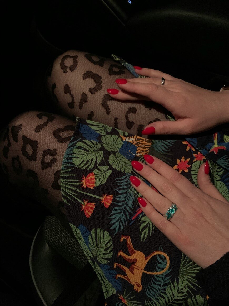 classic red nails