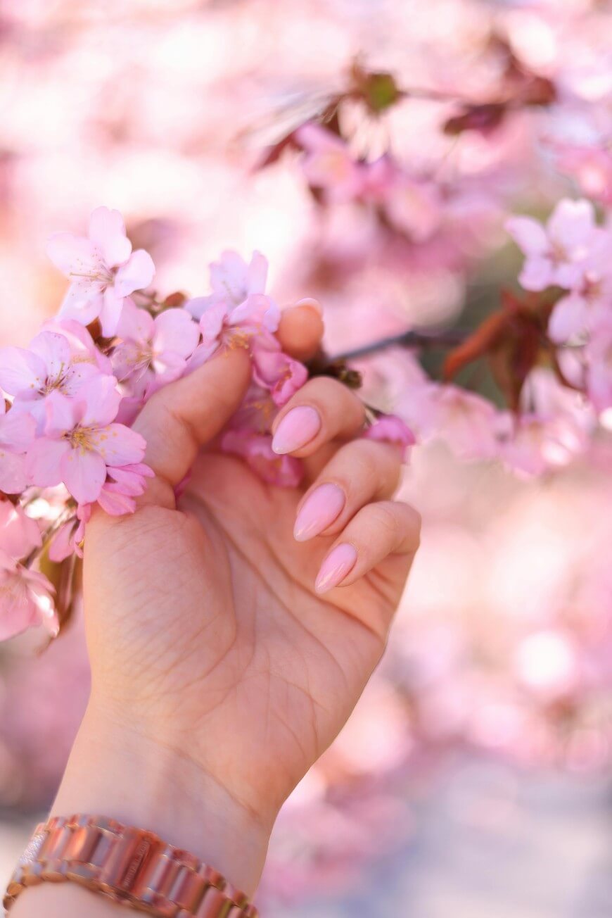 pink spring nails