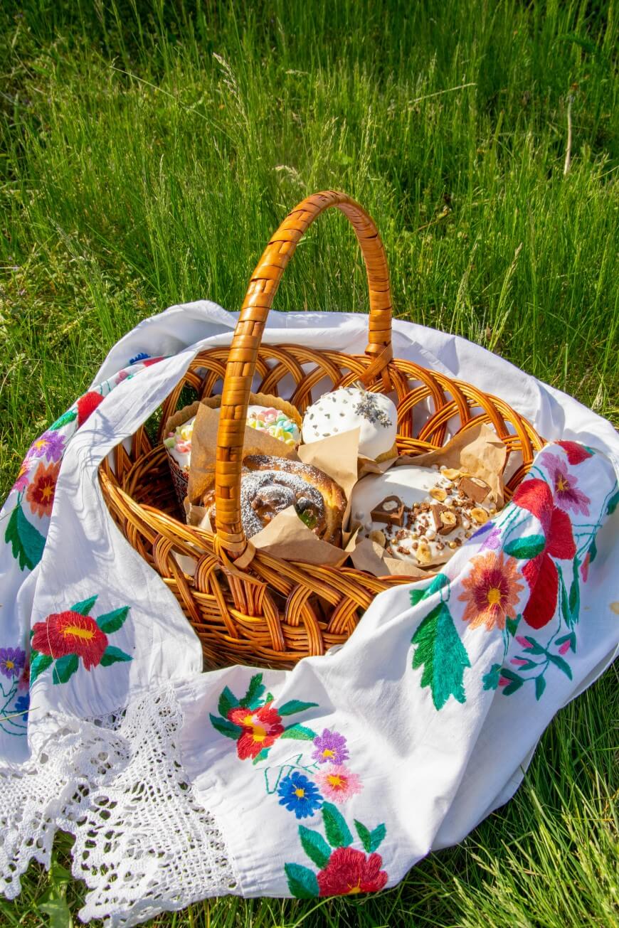 summer picnic basket