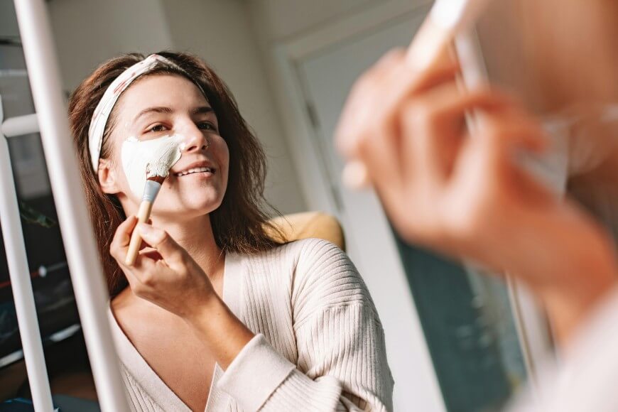 face mask application