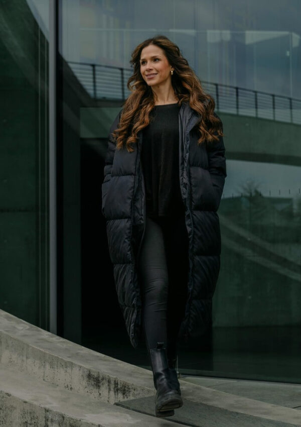 35+ All Black Winter Outfits for Effortless Cold-Weather Style