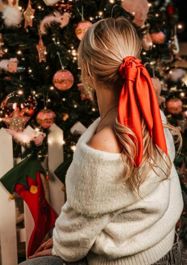 30 Cute Christmas Hair Ideas: Braids, Buns & Bows
