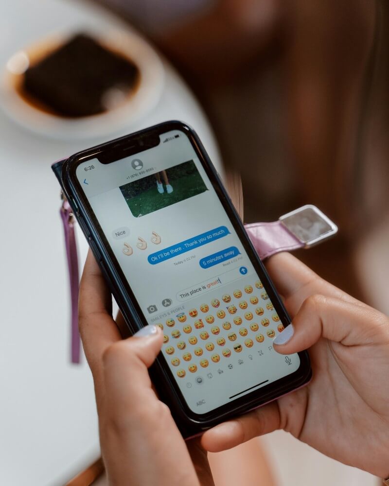 How to Recognize Flirting or Friendliness Differences in Messages?